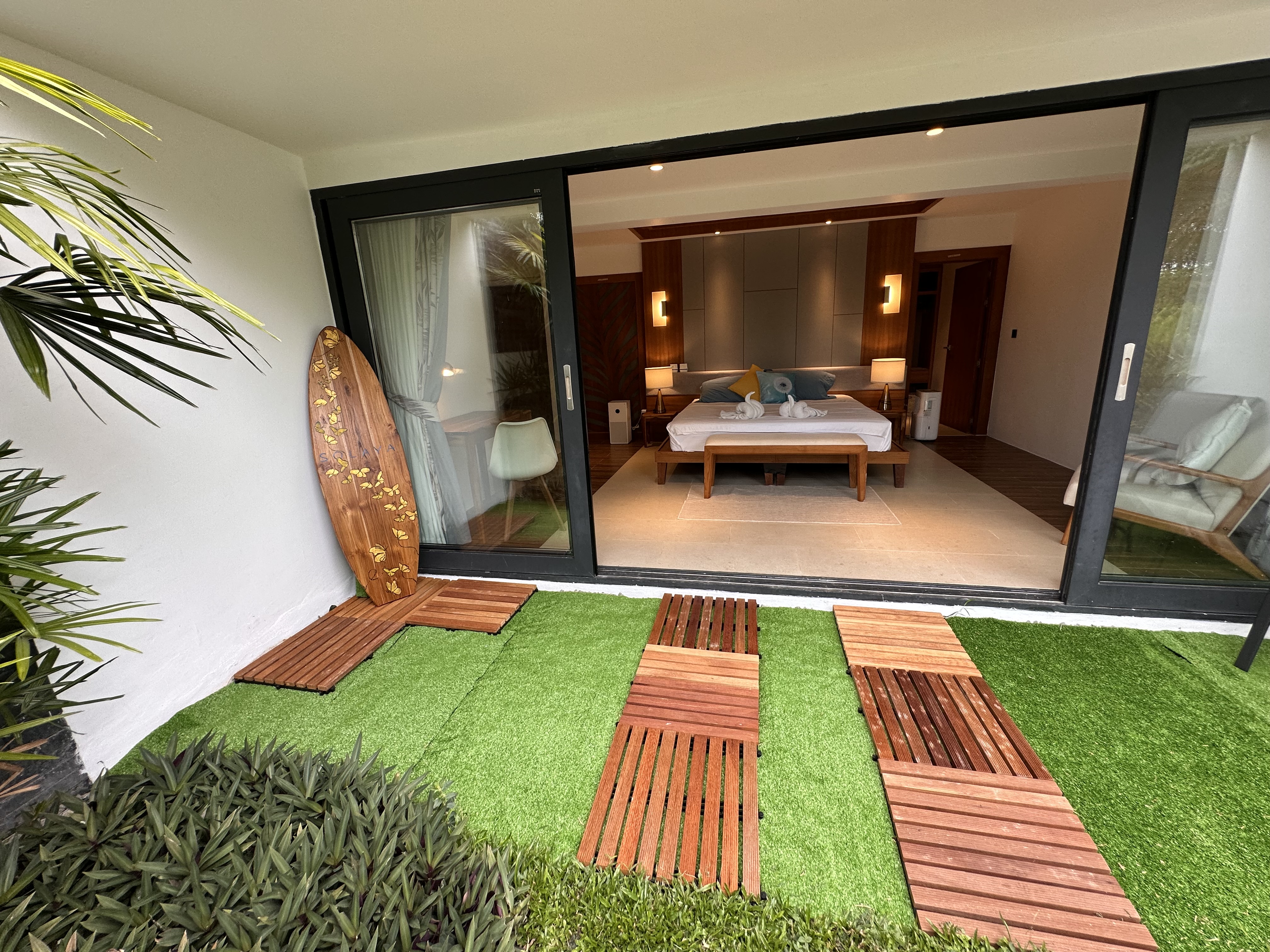 THE HAVEN surfboard room